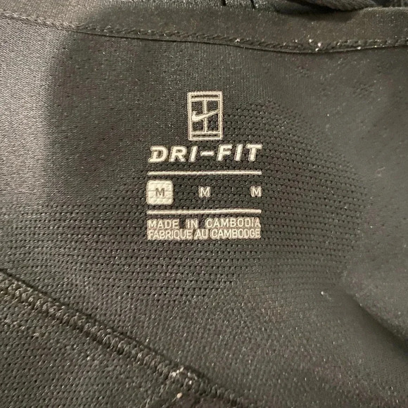 Nike Dri Fit Open Back Tank. Black. Size Medium - Picture 4 of 5